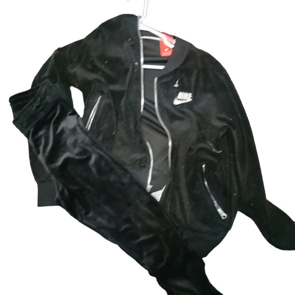 Women's small like new Nike bundle - Picture 3 of 3